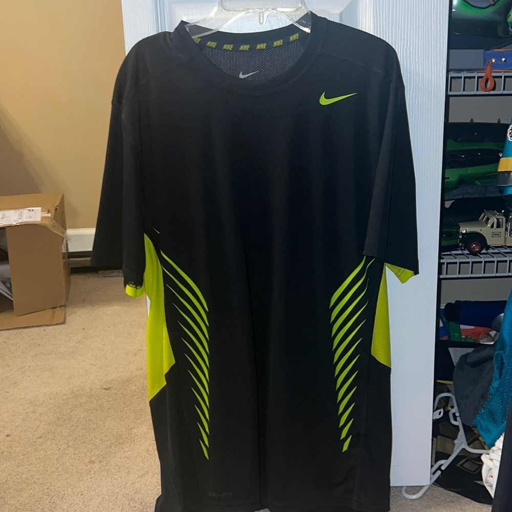 Men’s Nike Dri-fit Size M -